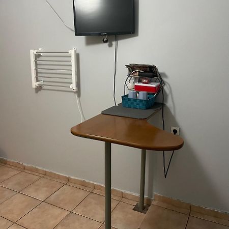 Κεντρικό Ημιυπόγειο Διαμέρισμα Wolos Zewnętrze zdjęcie